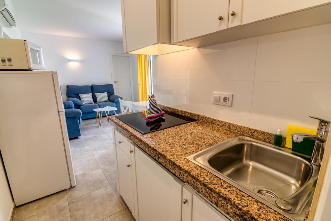 Apartamentos Las Golondrinas 칼란 보쉬 외부 사진