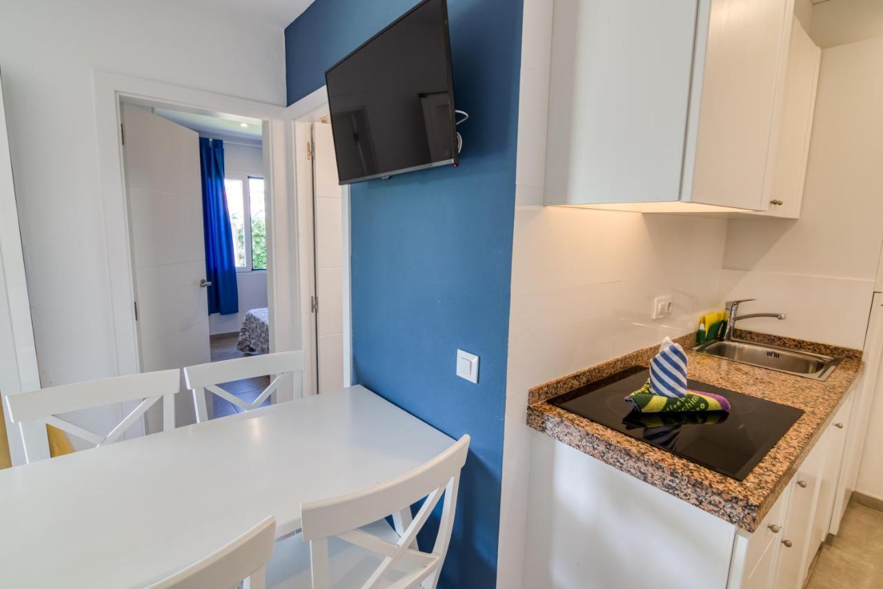 Apartamentos Las Golondrinas 칼란 보쉬 외부 사진